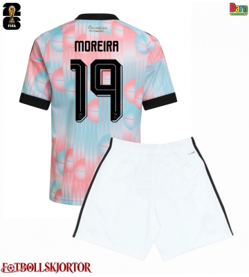 Belgien Diego Moreira #19 Borta Kläder Barn VM 2026 Kortärmad (+ Korta byxor)